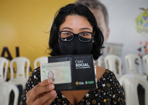 Primeira turma da ‘CNH Social’ recebe carteiras de habilitação em Manaus