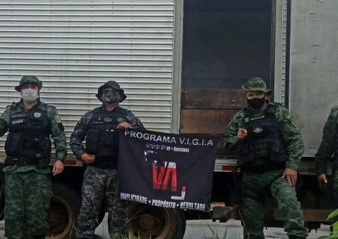 PM apreende 4,5 toneladas de pirarucu ilegal em caminhão-baú em Iranduba