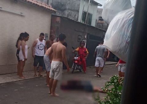 Jovem sobrevive após ser atingido com 11 tiros na frente de casa em Manaus