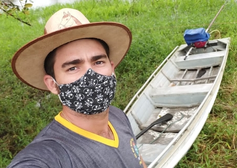 Aula em Casa: Professor do Manaquiri vai de barco à casa dos estudantes