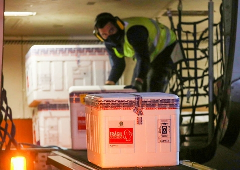 Amazonas recebe 44,9 mil doses de vacinas contra Covid-19