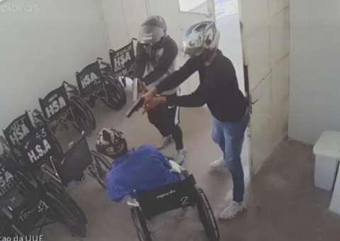 Paciente é executado a tiros na frente da equipe médica; Vídeo