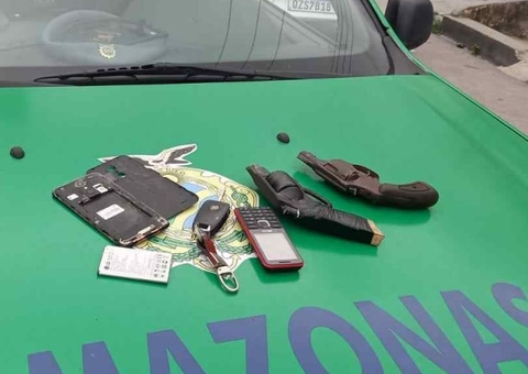 Grupo troca tiros com a polícia para escapar de blitz e um é baleado em Manaus