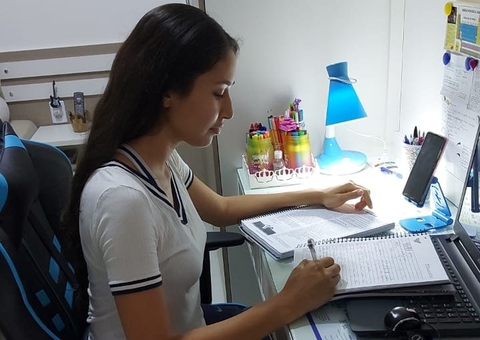 Aluna da rede pública de Manaus faz 920 pontos na redação do Enem