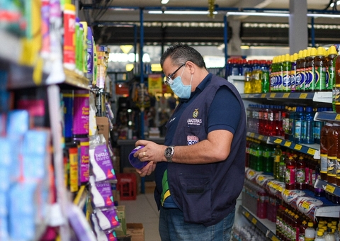 Mais de 100 Kg de produtos vencidos são apreendidos em supermercado de Manaus