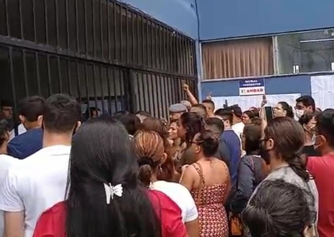 Candidatos do concurso da Sefaz causam tumulto em local de prova em Manaus; vídeos