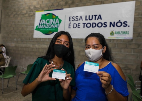 Mãe e filha são vacinadas contra Covid-19 durante mutirão em Manaus