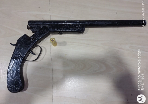 Adolescentes são detidos após fazer passageira refém em ônibus de Manaus 