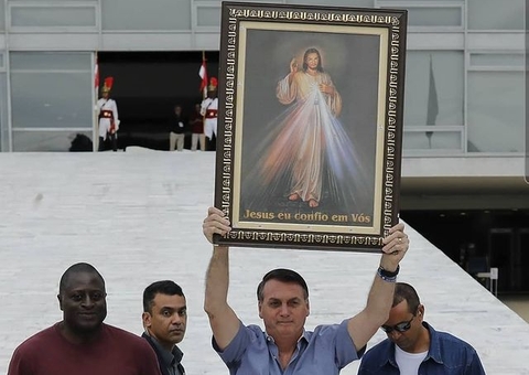 Bolsonaro convoca população para 'dia de jejum e oração' pela liberdade