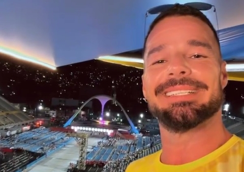 Ricky Martin marca presença no Carnaval do Rio: "Na Sapucaí, muito feliz"
