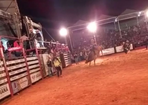 Peão morre pisoteado por touro em rodeio