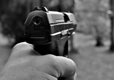 Suspeito de assalto é preso após ser baleado por 'justiceiro' em Manaus