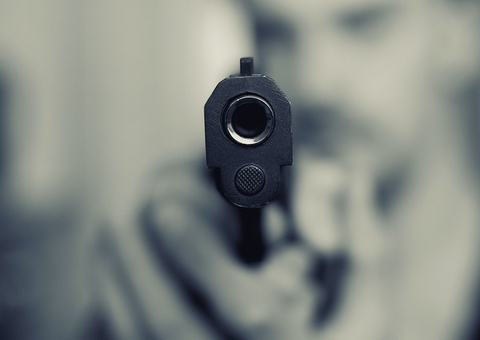 Dupla é presa com arma após cometer assaltos em Manaus