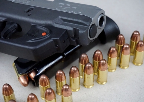 Homem é preso enquanto passeava com pistola e faca no Amazonas