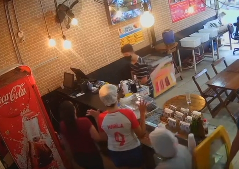 Assaltantes se passam por clientes em pizzaria de Manaus e fazem 12 reféns; vídeo