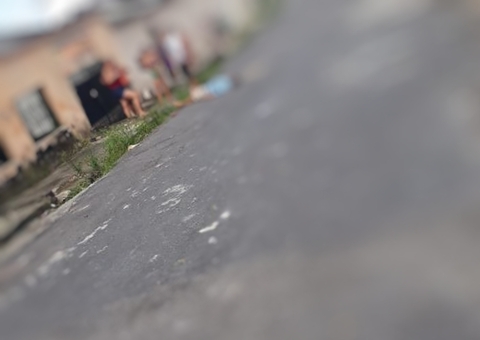 Jovem é baleado e jogado de carro no meio da rua em Manaus