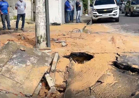 Tubulação rompe pela sétima vez e inunda casas em Manaus