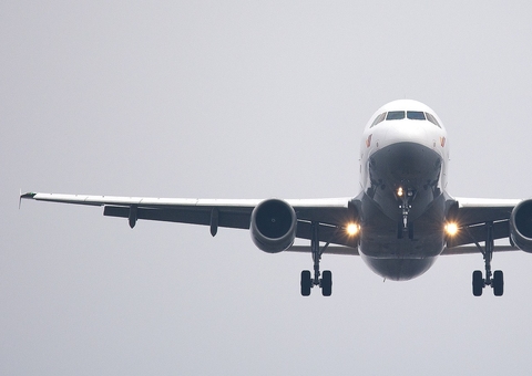 Voo com 211 brasileiros deportados dos EUA chega ao Brasil; Maioria são crianças