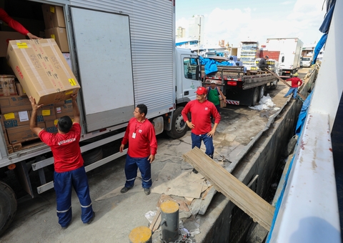 Estiagem severa faz governo antecipar envio de remédios para municípios no Amazonas