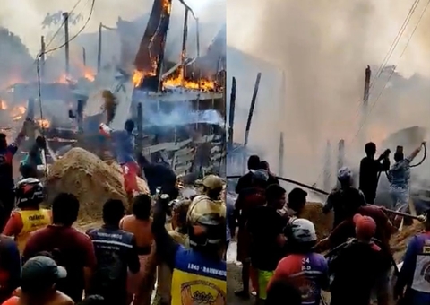 Vídeo: Moradores se unem para apagar incêndio que desabrigou 15 famílias em Coari