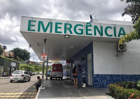 Mulher é internada às pressas após ser atacada a golpes de faca em Manaus
