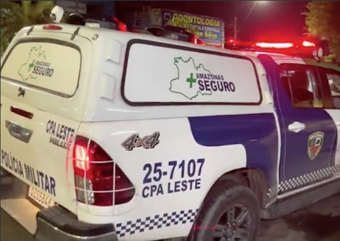 De muletas, suspeito de assaltar em posto de combustíveis é espancado em Manaus