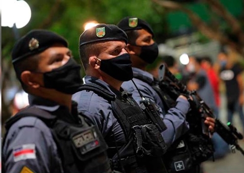 Polícia apreende submetralhadora, drogas e prende 17 pessoas, nas últimas 24h, no Amazonas