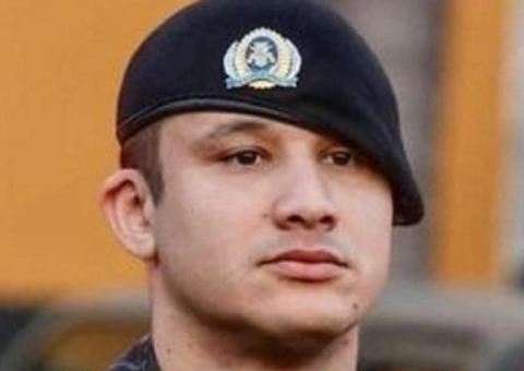 Jair Bolsonaro doa R$ 100 mil para viúva de soldado morto em operação