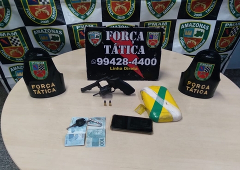 Homem fica nervoso ao ver PM e é encontrado com drogas em Manaus