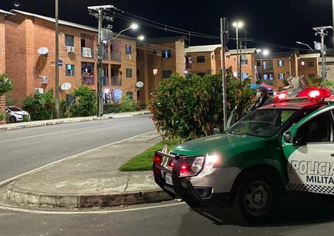 Trio é preso por roubar e fazer motorista de app refém em Manaus