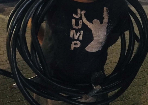 Passeando com fios roubados, homem é preso em Manaus