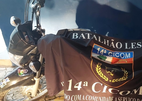 Dupla é presa com moto roubada na avenida Itaúba