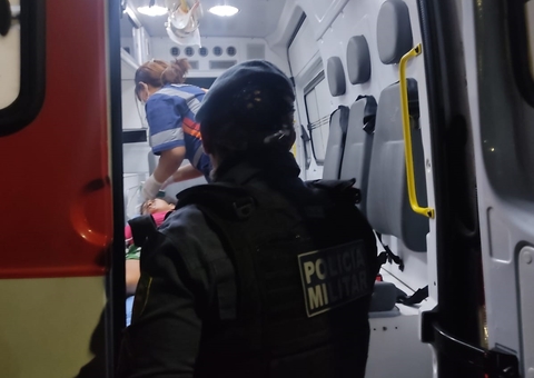 Mulher sofre AVC e é socorrida por policiais em Manaus