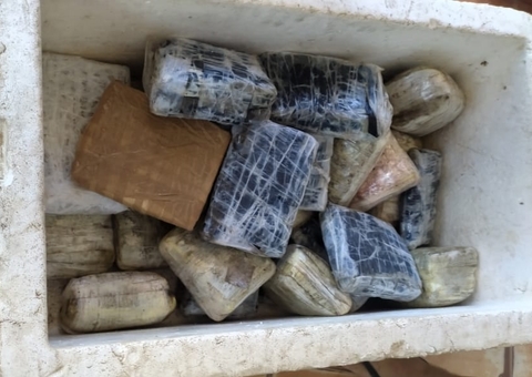 Homem é preso com 80kg de drogas escondidas em caixas de isopor no Amazonas