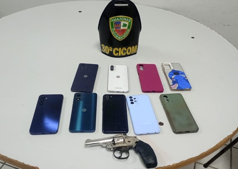 Garotos de 14 e 16 anos são apreendidos com arma e celulares roubados no Valparaíso