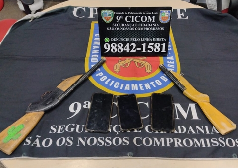 Carro roubado e armas falsas são apreendidos em Manaus