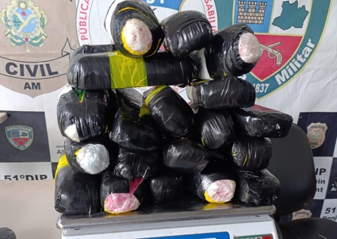 Polícia apreende mais de 21 quilos de drogas dentro de barco em Benjamin Constant