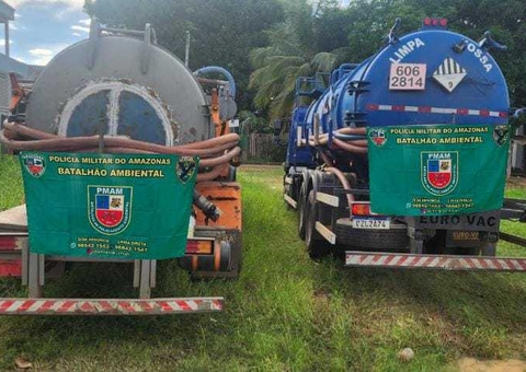 Polícia flagra caminhão limpa fossa despejando dejetos na AM-352; trio é preso