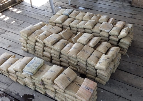 Mais de 200 kg de drogas escondidas em assentos de embarcação são apreendidos no Amazonas