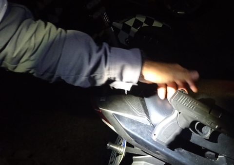 Dupla que assaltava com arma de brinquedo é presa em Manaus