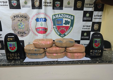 Mulher é presa com 8 tabletes de drogas escondidos em mala no Amazonas