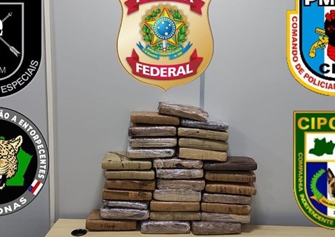 Mais de 30 kg de maconha escondidos em malas são apreendidas em porto de Manaus