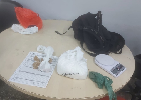 Homem tenta fugir pela janela, mas é preso com drogas no Monte das Oliveiras