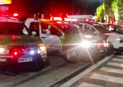 Homem é preso enquanto pulava muro após assalto em escola de Manaus