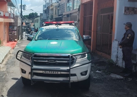 Mulher dá à luz em casa em Manaus e vizinhos chamam PMs para ajudar