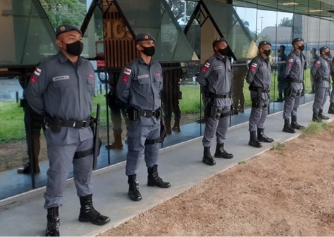 Governo do Amazonas anuncia vacinação para policiais e bombeiros; confira