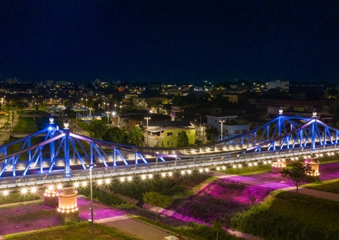Ponte histórica recebe ajustes finais para ganhar nova iluminação em Manaus