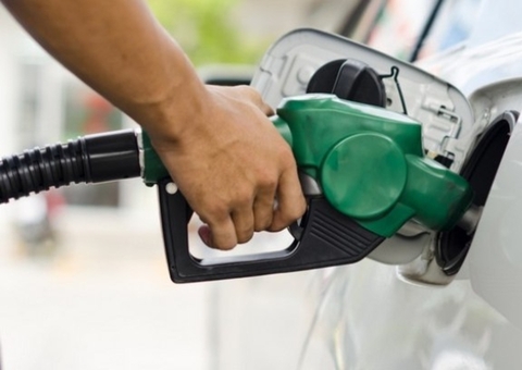 Gasolina sobe 9,56% na quinzena e preço médio no País chega a R$ 5,655