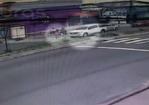 Idosa é arremessada ao ser atropelada em faixa de pedestres em Manaus