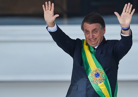 Bolsonaro decide não passar faixa presidencial a Lula